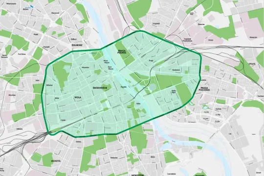 Mapa Warszawy z zaznaczoną zieloną strefą, obejmującą Śródmieście, Pragę Północ i Południe, Wola, Żoliborz.